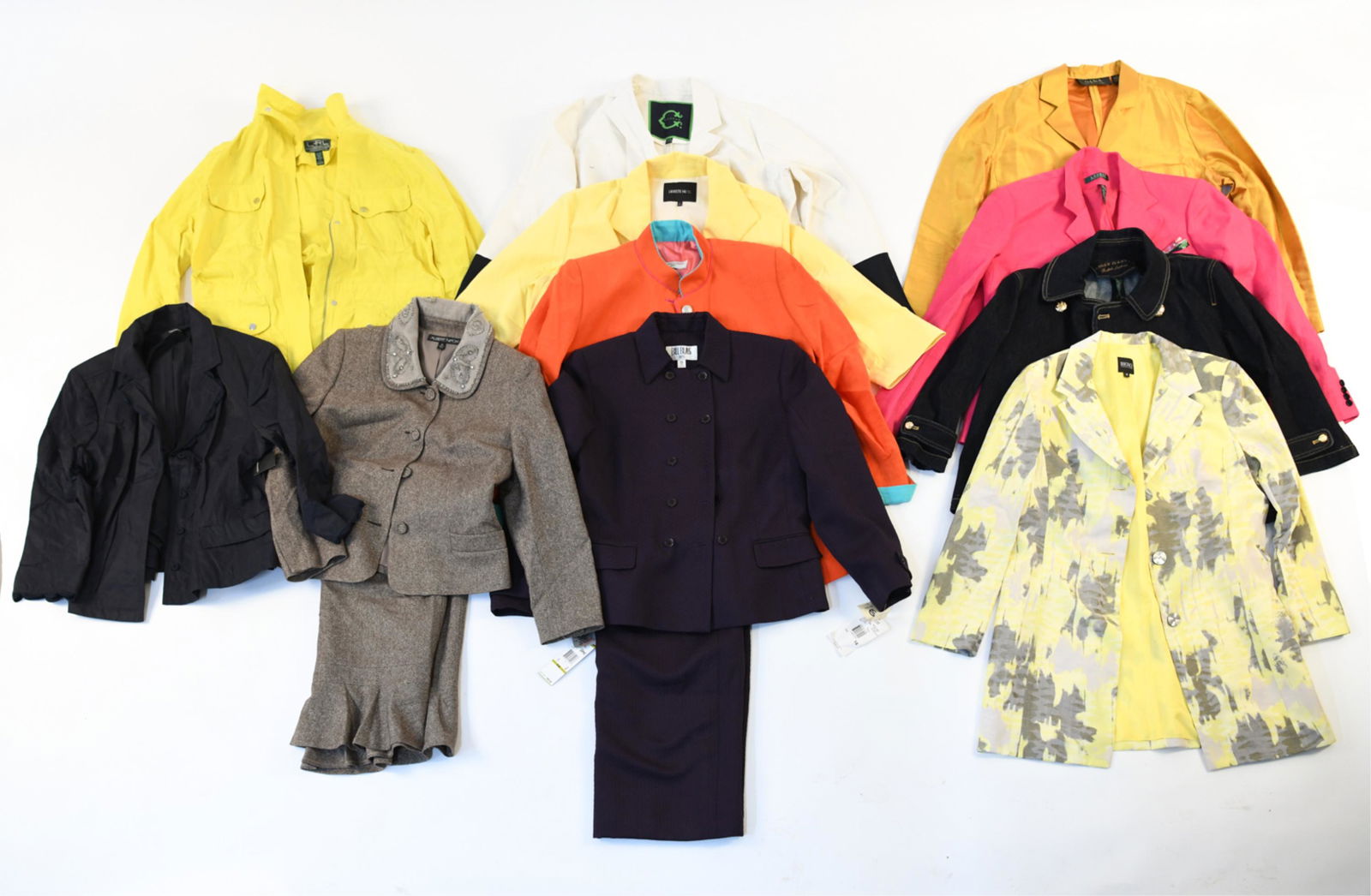 GROUPING OF LADIES DESIGNER BLAZERS (1 of 16)