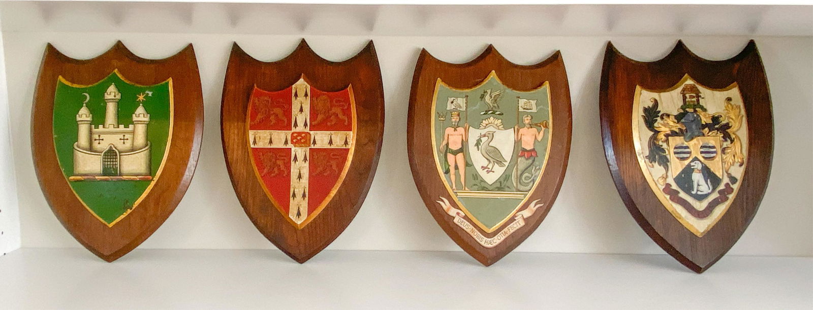 (4) VINTAGE ENGLISH ARMORIAL WALL PLAQUES (1 of 10)