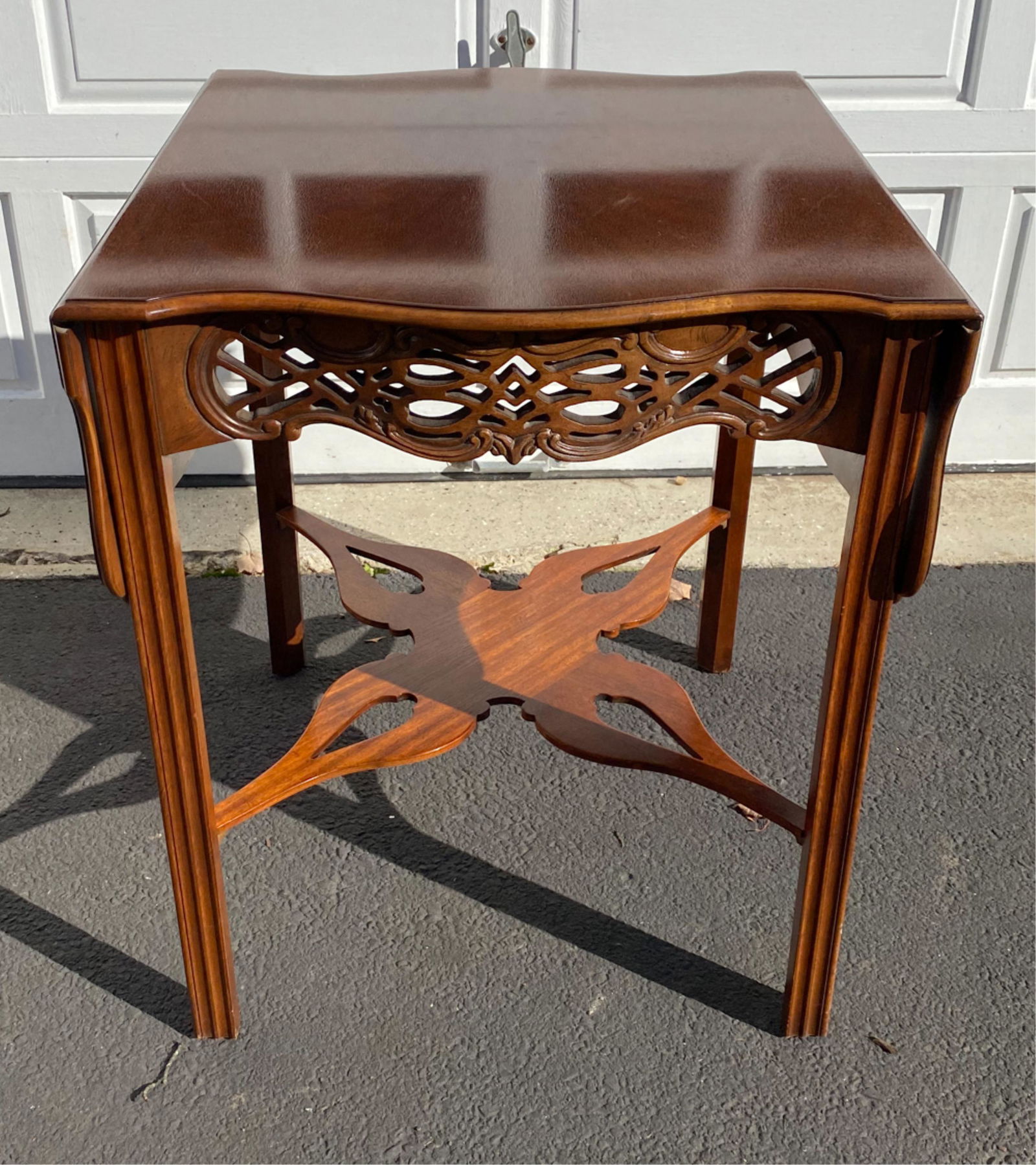 BAKER MAHOGANY DROP LEAF TABLE (1 of 5)
