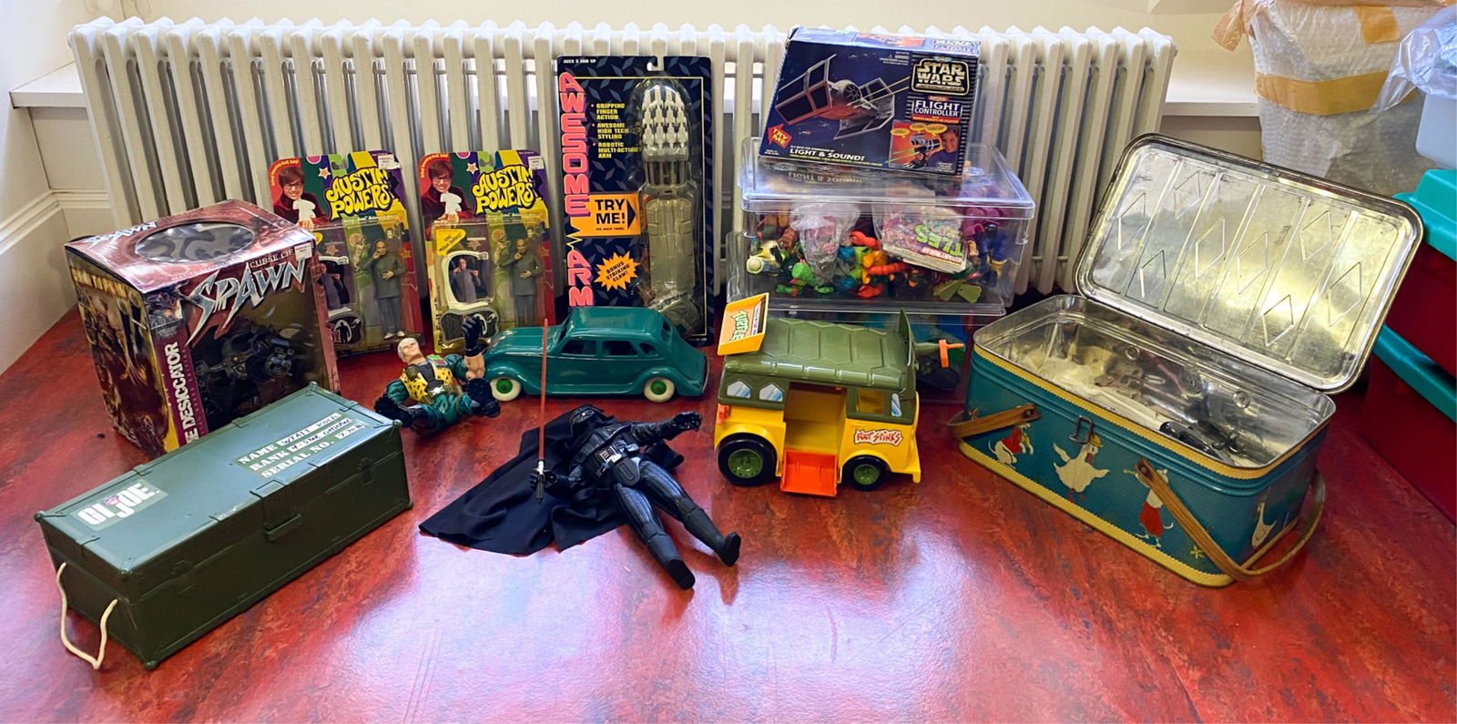 GROUPING OF TOYS INCL. STAR WARS (1 of 7)