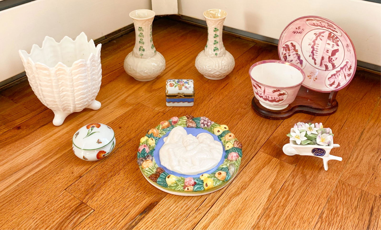 DECORATIVE PORCELAIN GROUPING (1 of 13)