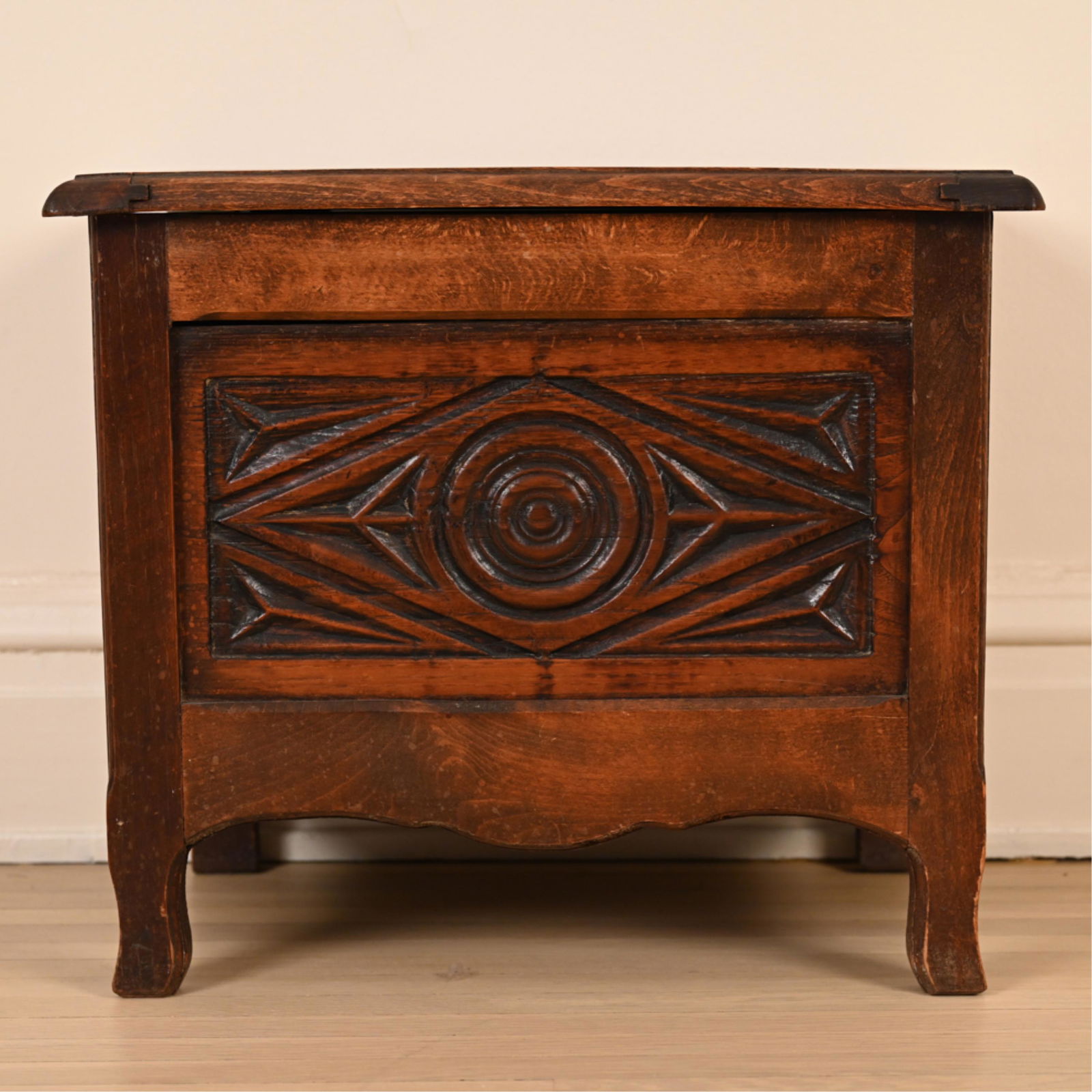 DIMINUTIVE ANTIQUE CARVED WOODEN TRUNK/CHEST (1 of 7)