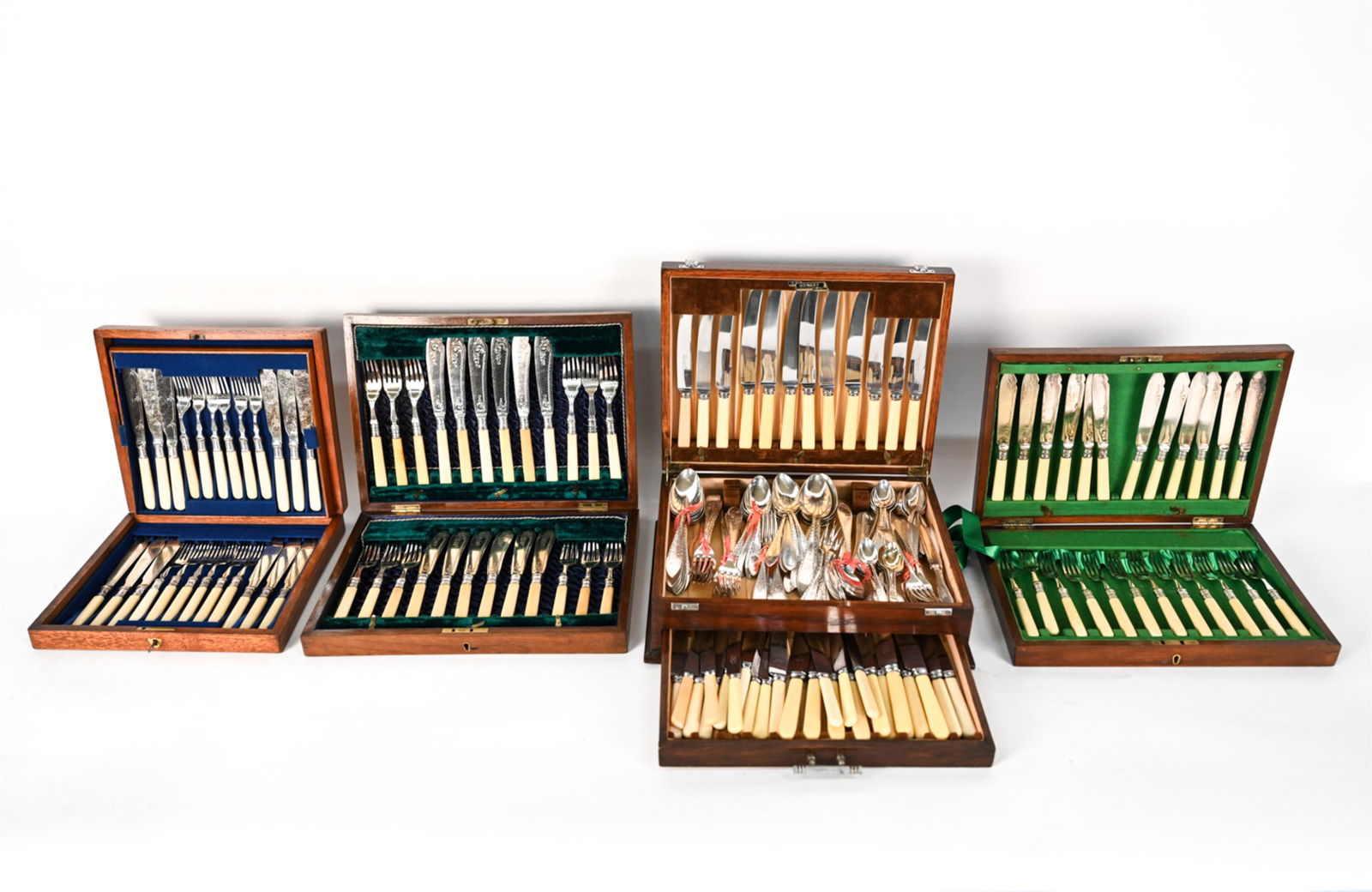 (4) SILVERPLATE FLATWARE SERVICES INCL. DANISH (1 of 20)