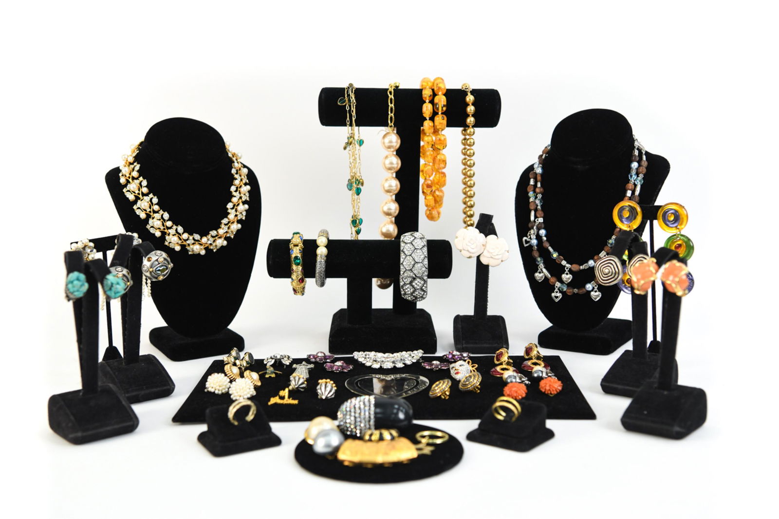 COSTUME JEWELRY GROUPING (1 of 19)