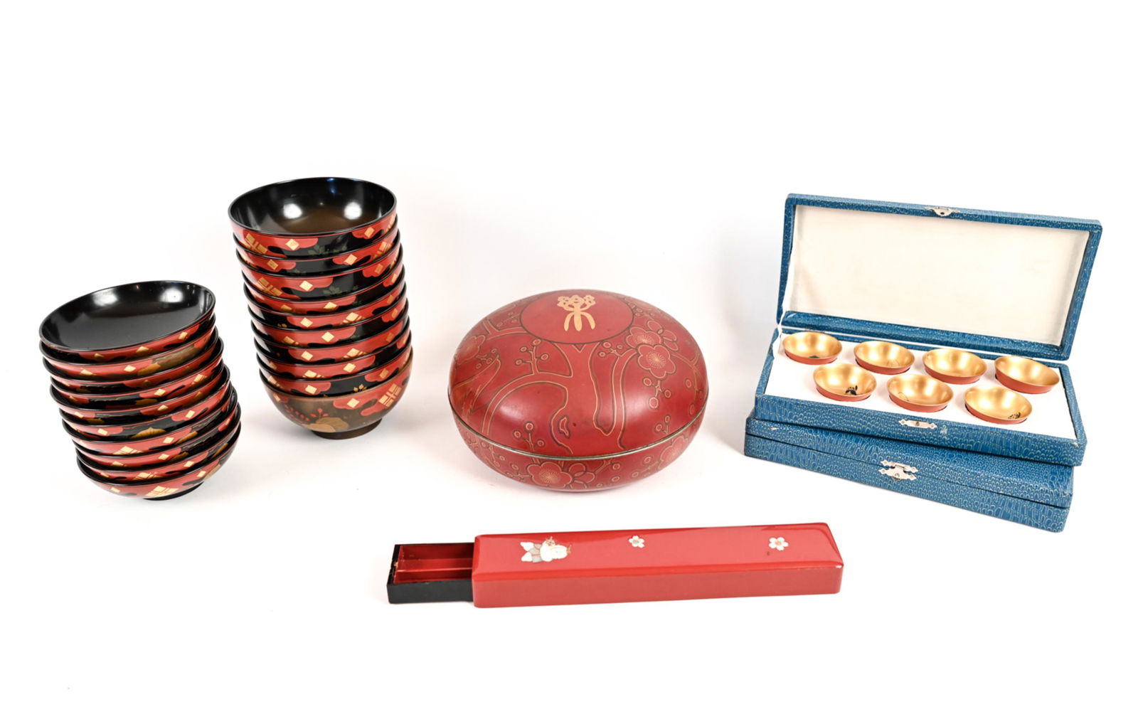 GROUPING OF JAPANESE LACQUERWARE (1 of 20)