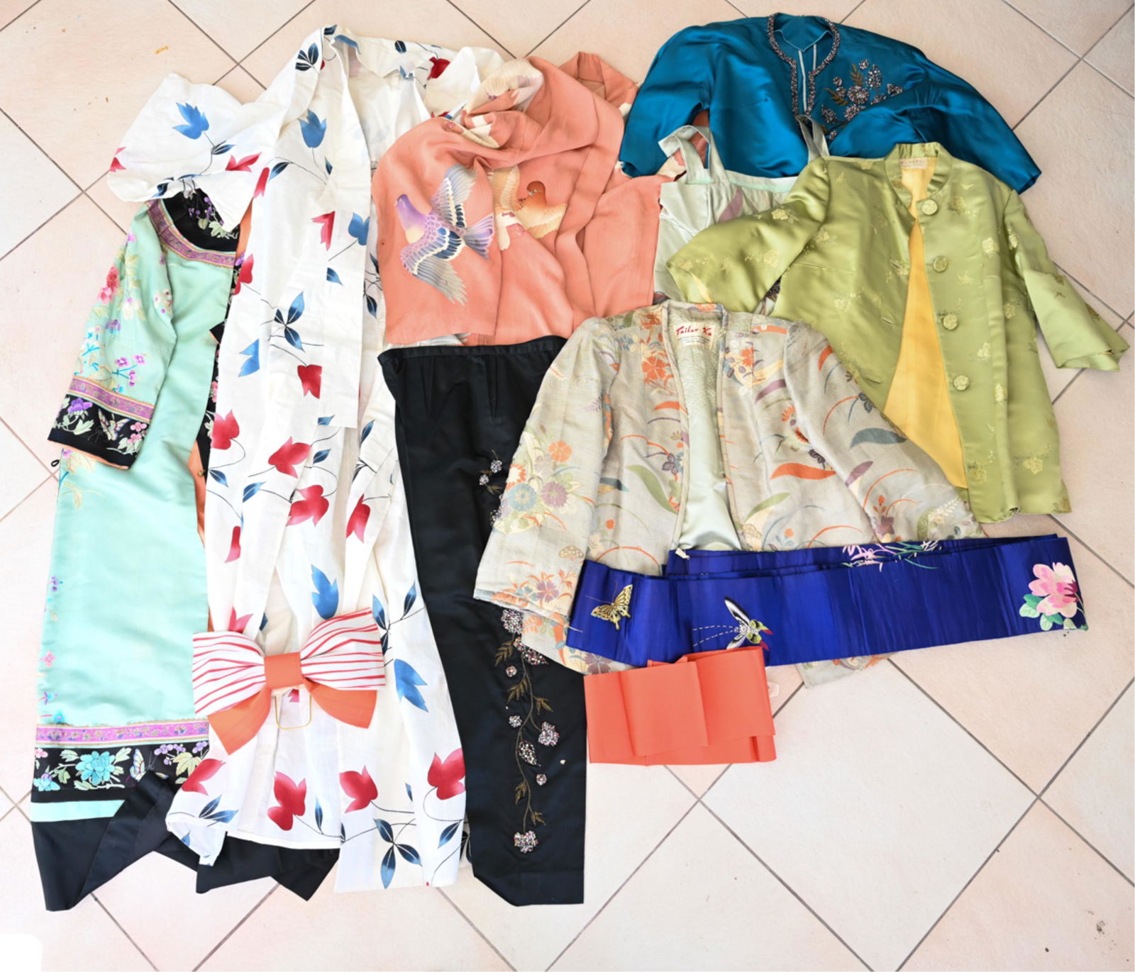 1960'S/70'S EAST ASIAN INSPIRED FINE SILK CLOTHING (1 of 20)