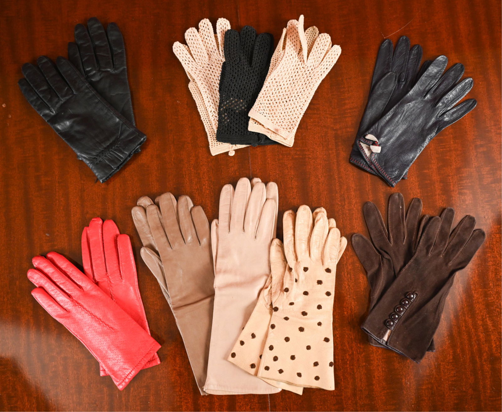 GROUPING OF VINTAGE LEATHER GLOVES (1 of 7)