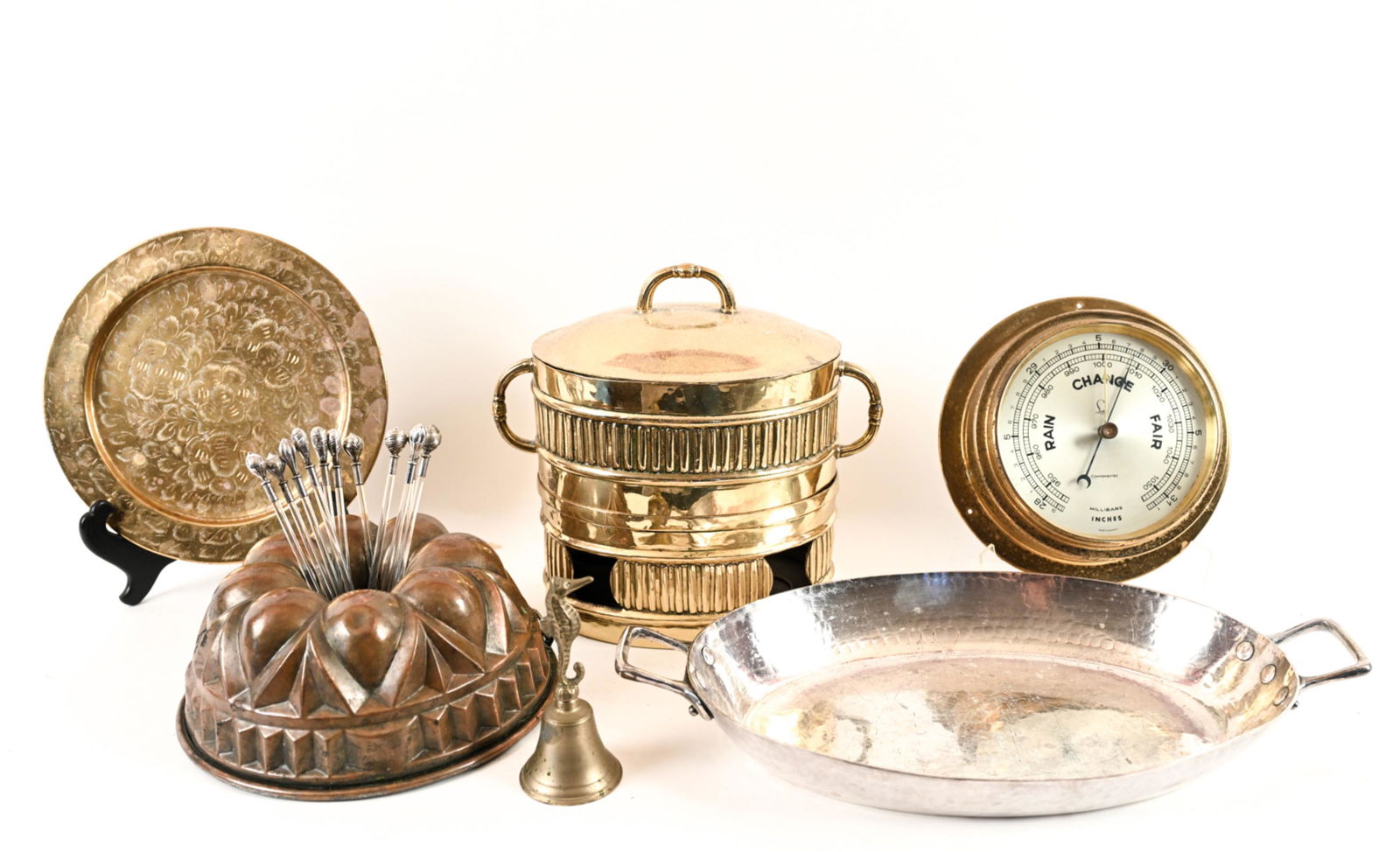 DECORATIVE METALWARE GROUPING (1 of 15)
