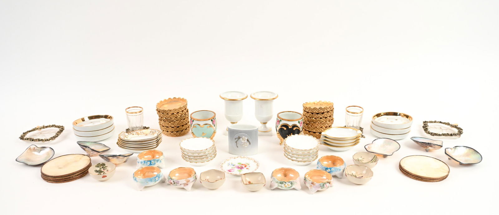 GROUPING OF DECORATIVE TABLE ACCOUTREMENTS (1 of 20)