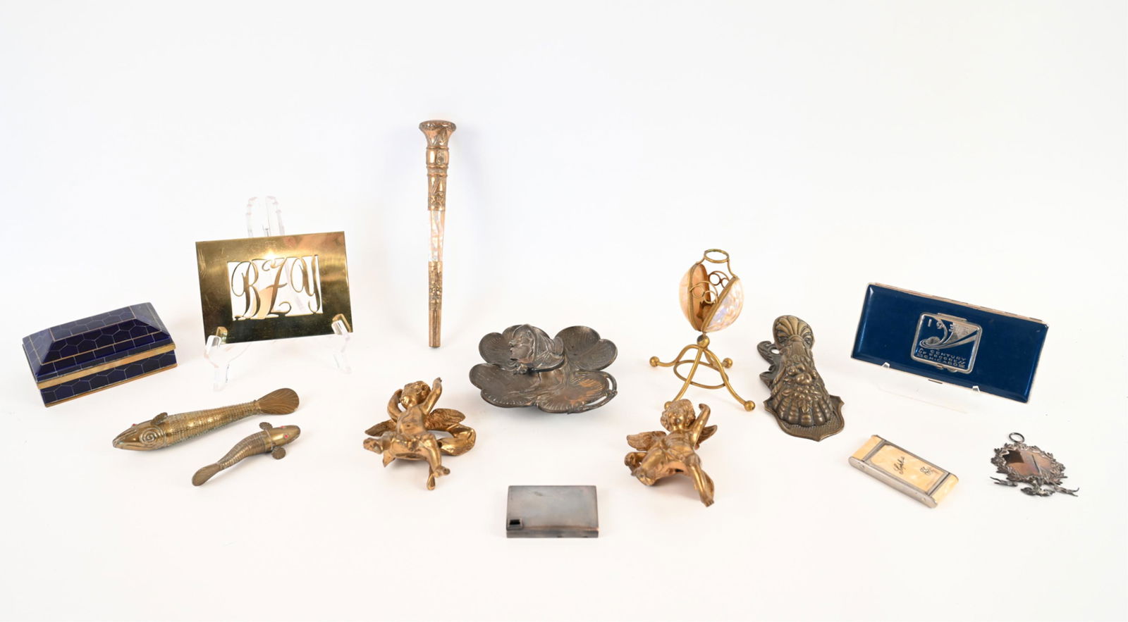 DECORATIVE GROUPING INCL. VINTAGE AND ANTIQUE (1 of 19)