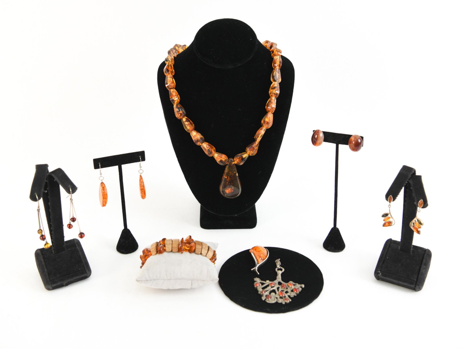 GROUPING OF AMBER & CARNELIAN JEWELRY (1 of 10)