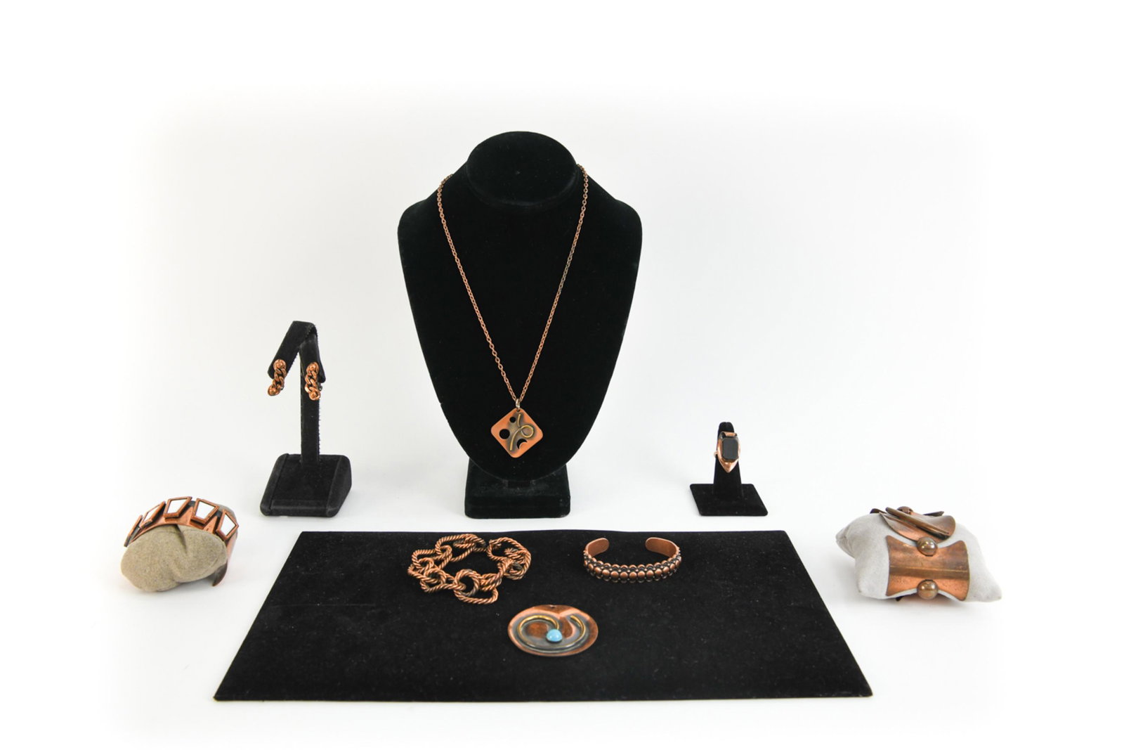 GROUPING OF MID-CENTURY COPPER JEWELRY (1 of 16)