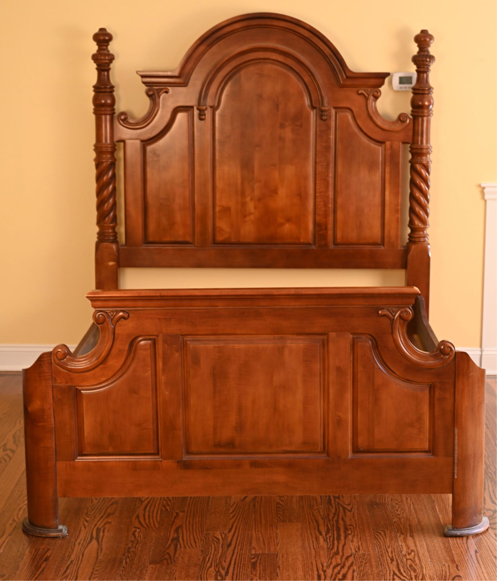 VICTORIAN STYLE QUEEN BED (1 of 14)