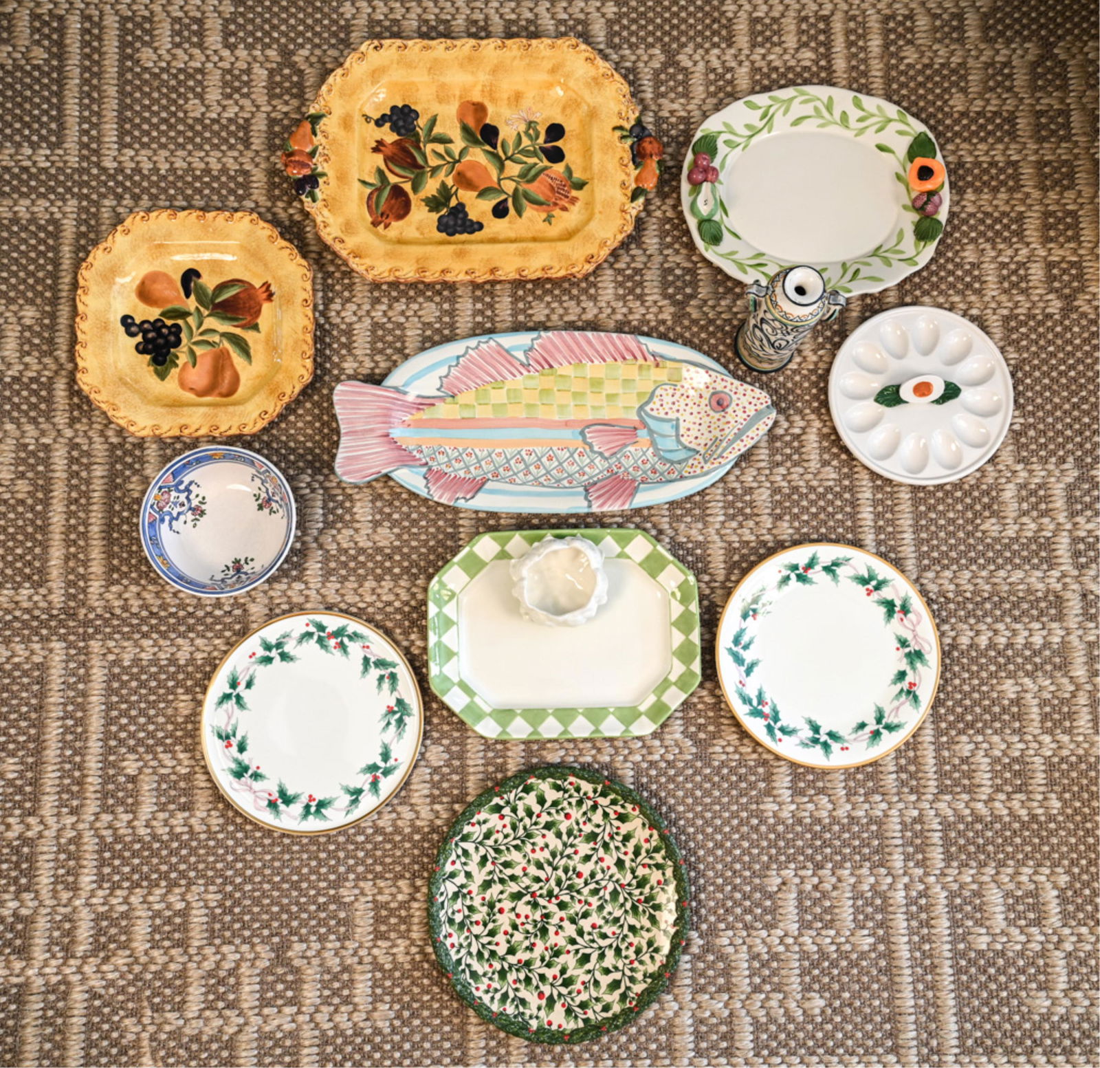 DECORATIVE CERAMIC GROUPING (1 of 16)