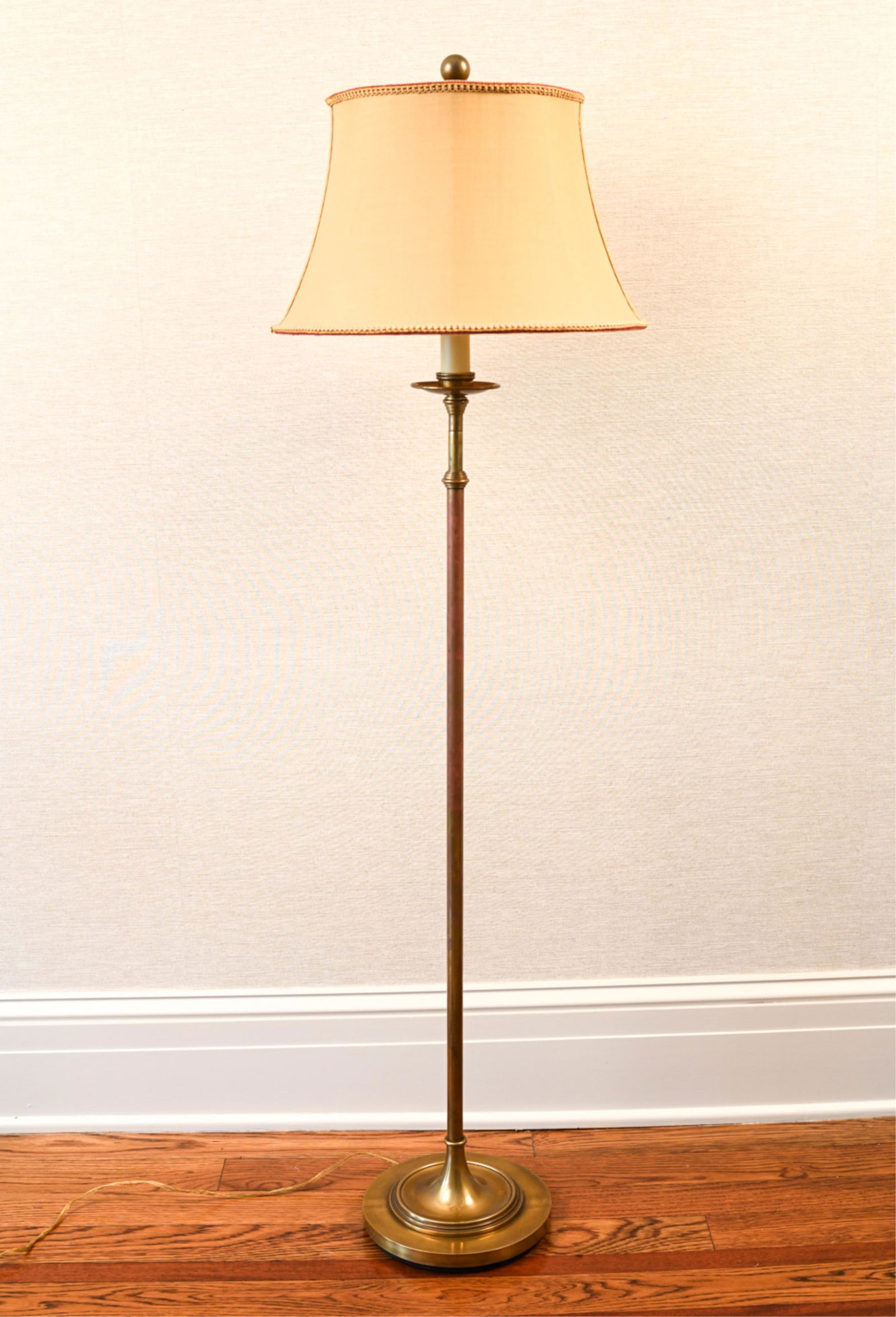 BRASS FLOOR LAMP (1 of 8)