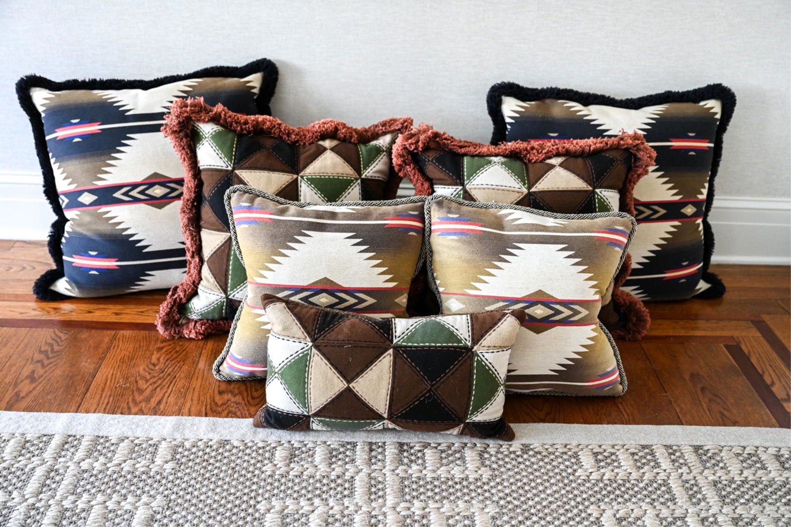 WESTERN STYLE DECORATIVE THROW PILLOW GROUPING (1 of 8)