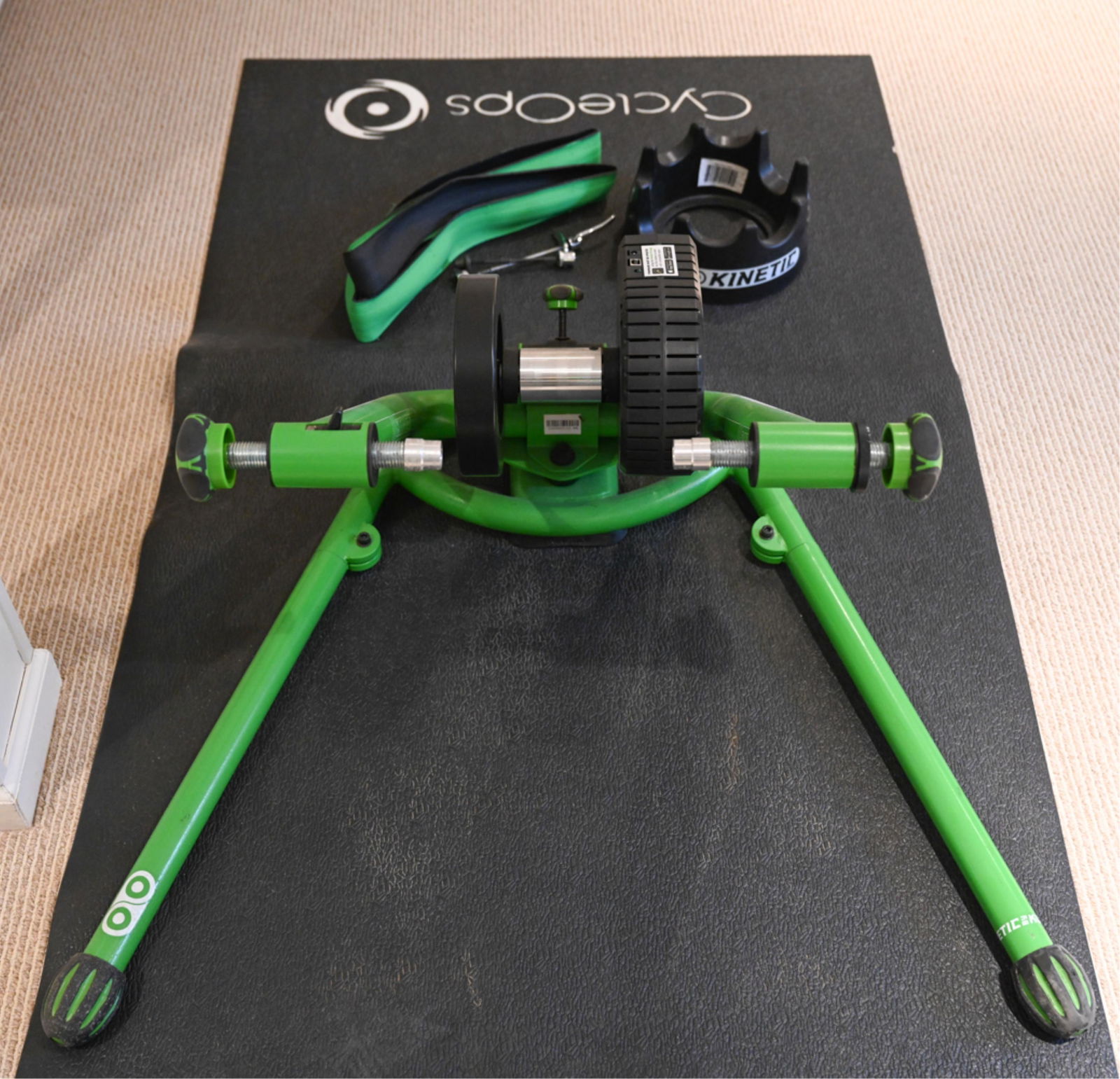 KINETIC BIKE TRAINER (1 of 7)