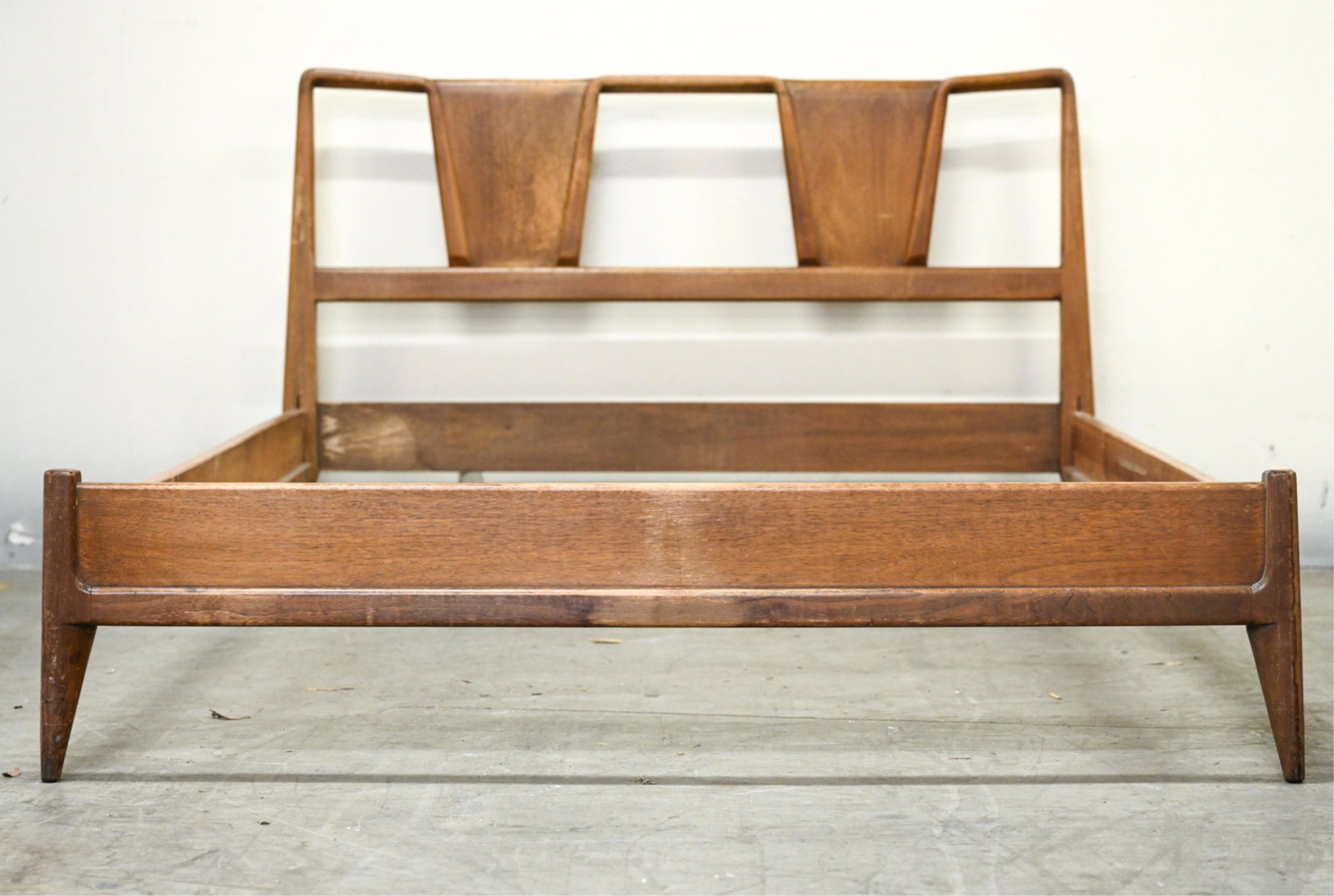 JOHN STUART "FACADE" FULL SIZE WALNUT BED (1 of 13)