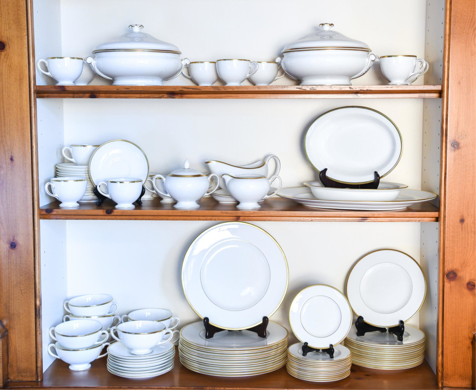 (92) PC. WEDGWOOD BONE CHINA "CALIFORNIA" SERVICE: Circa Late 20th Century, marked underneath. Service includes: (14) dinner plates, (14) salad plates, (13) bread and butter plates, (8) footed cream soup bowls, (8) cream soup saucers, (13) footed teac