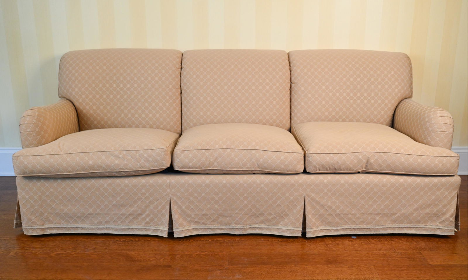 SCHUMACHER CAMBRIDGE BRIDGEWATER SOFA (1 of 12)