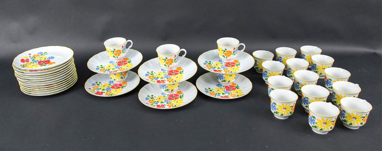 MID-CENTURY RUBEL & CO "IN BLOOM" LUNCHEON SERVICE (1 of 16)