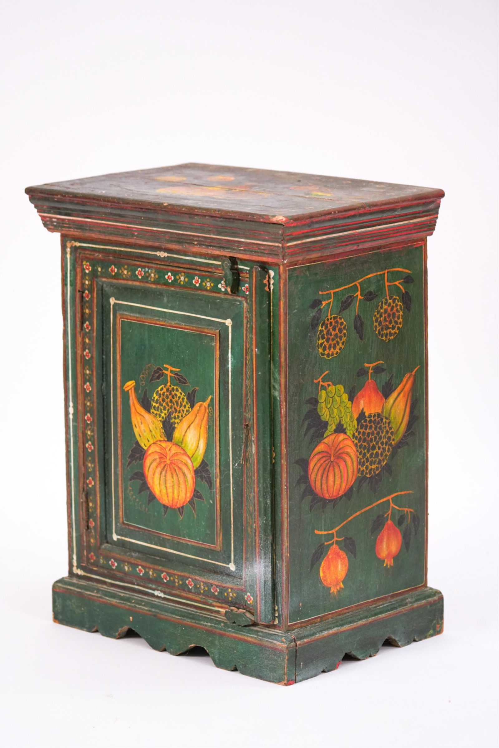 VINTAGE FOLK ART PAINTED CABINET (1 of 18)