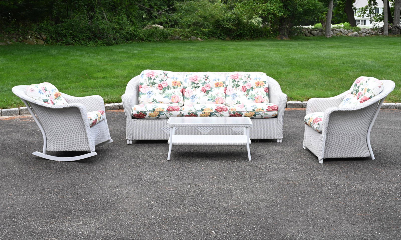 LLOYD FLANDERS OUTDOOR WICKER SEATING SUITE (1 of 15)