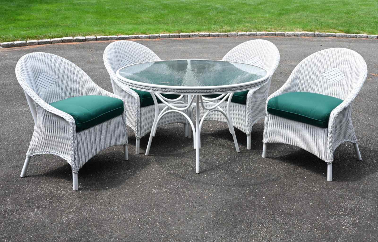 LLOYD FLANDERS OUTDOOR TABLE & CHAIRS (1 of 17)
