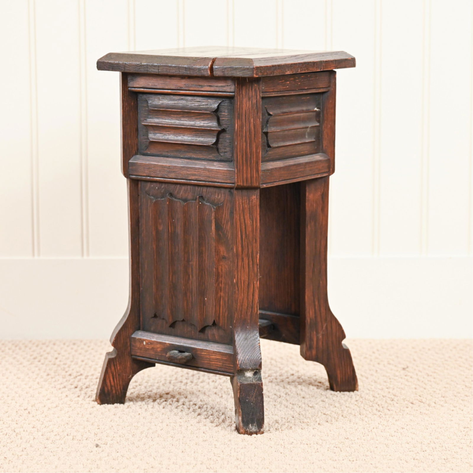 SMALL WOODEN STAND (1 of 9)