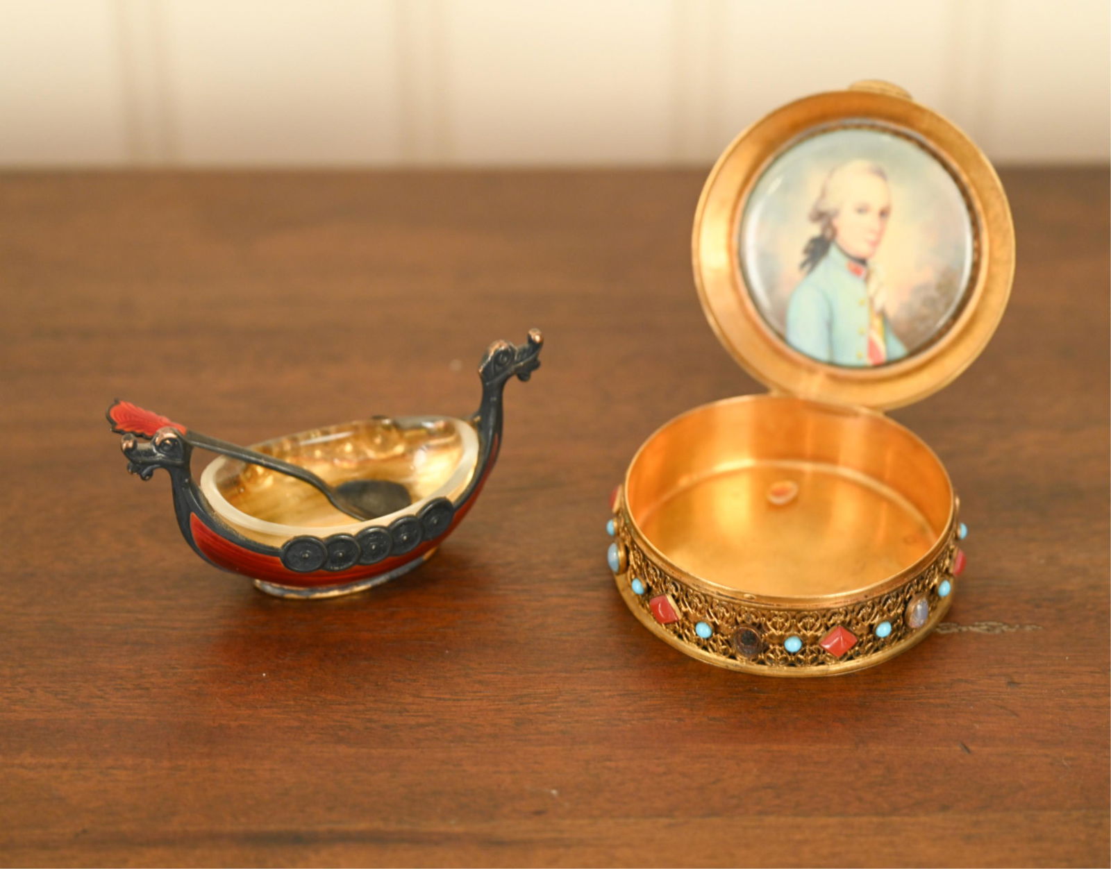 ANTIQUE DRESSER BOX & NORWEGIAN STERLING SALT (1 of 10)