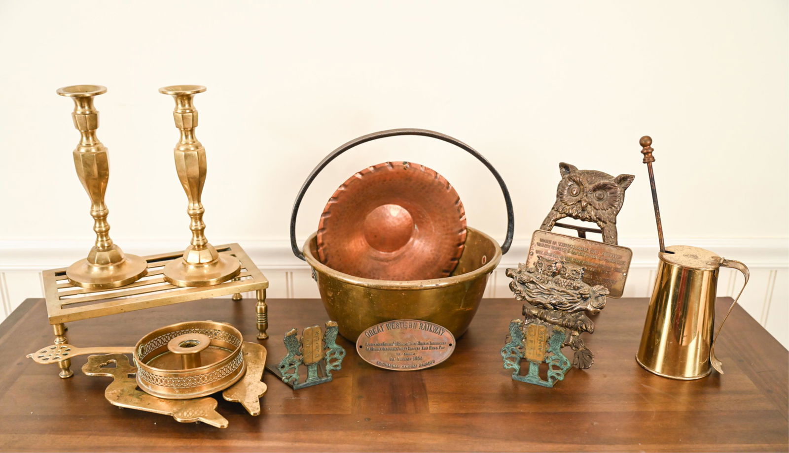 GROUPING OF BRASS & COPPER METALWARE (1 of 18)