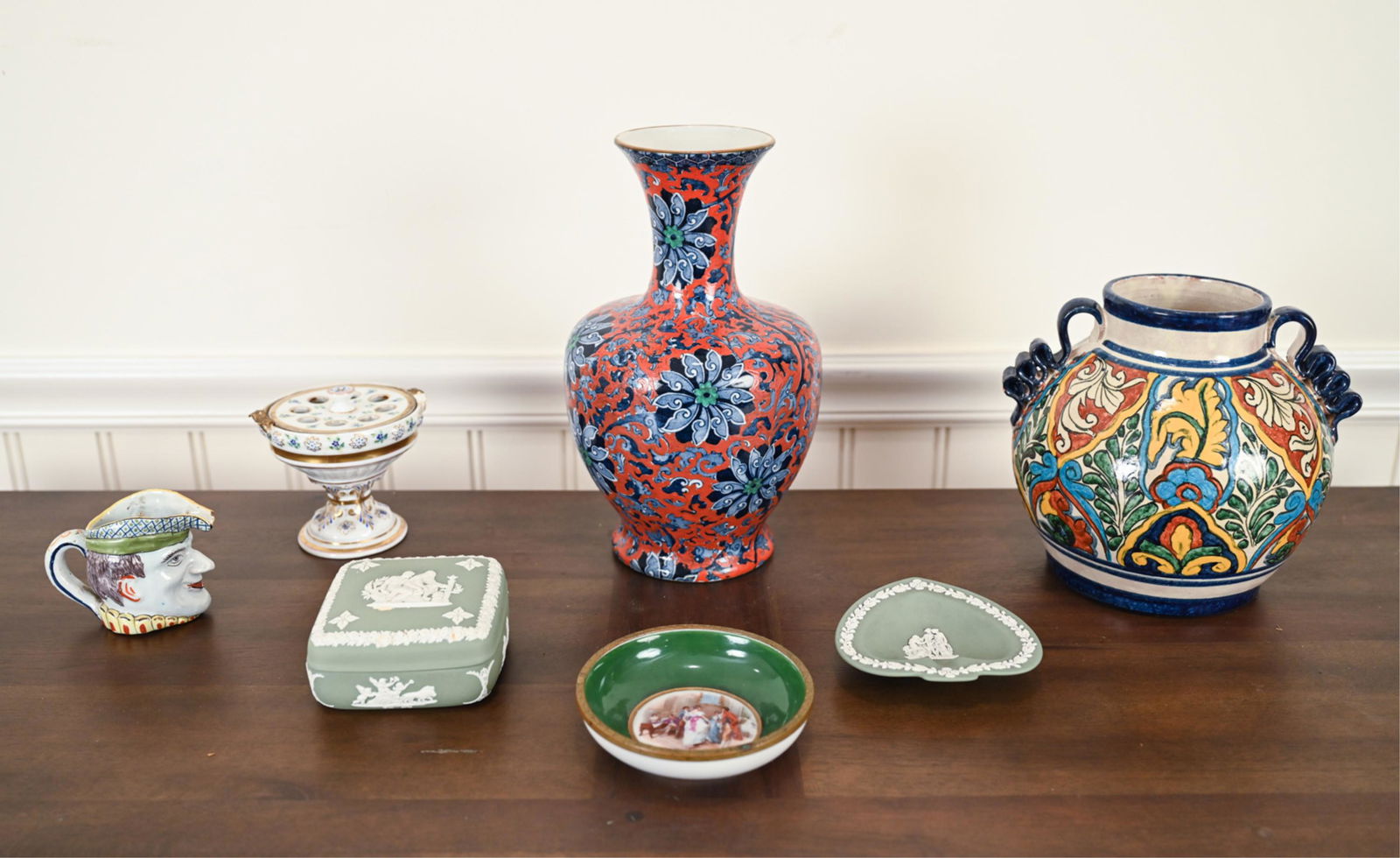 DECORATIVE CERAMIC GROUPING INCL. QUIMPER (1 of 16)