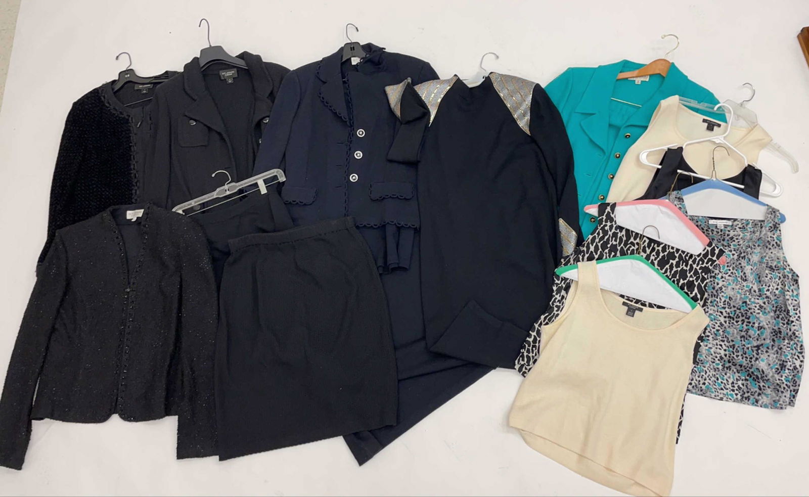 GROUP OF VINTAGE ST. JOHN SUITS & SEPARATES, 10-12 (1 of 10)