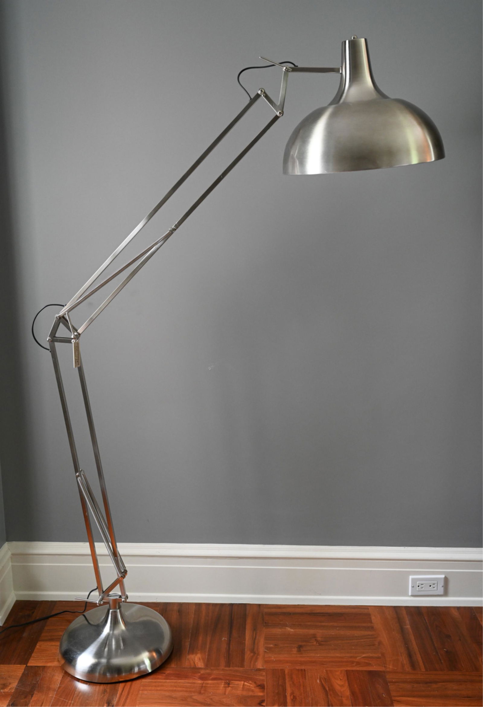 MUNO ATLAS INDUSTRIAL STYLE FLOOR LAMP (1 of 9)