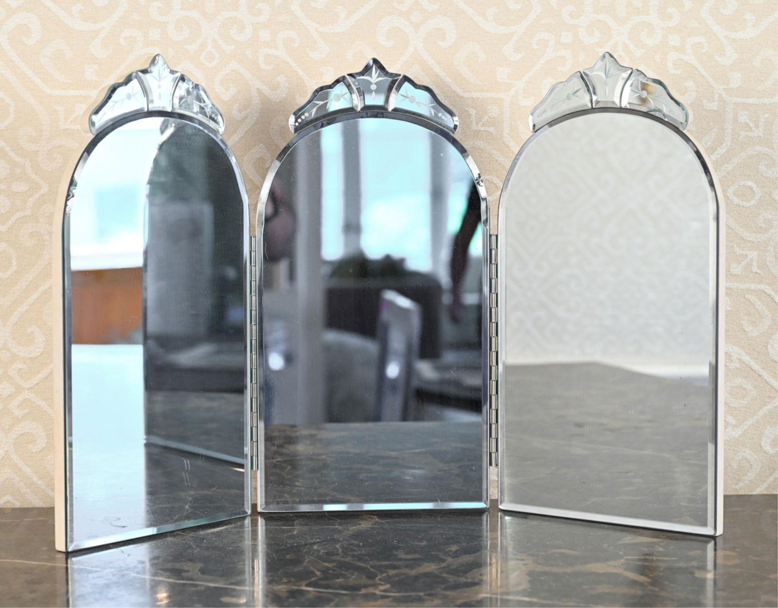CONTEMPORARY VENETIAN TRIPTYCH VANITY MIRROR (1 of 9)