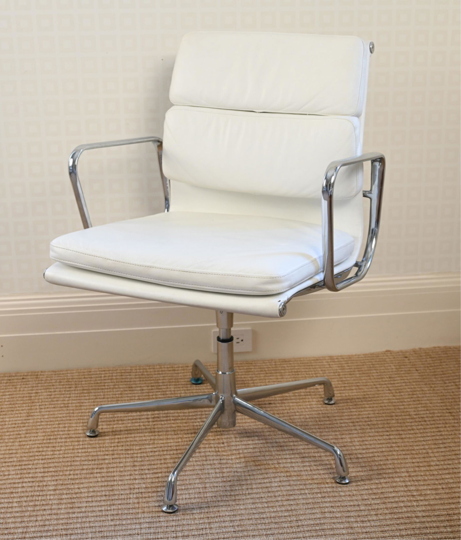 AFTER EAMES SOFT PAD DESK CHAIR (1 of 13)