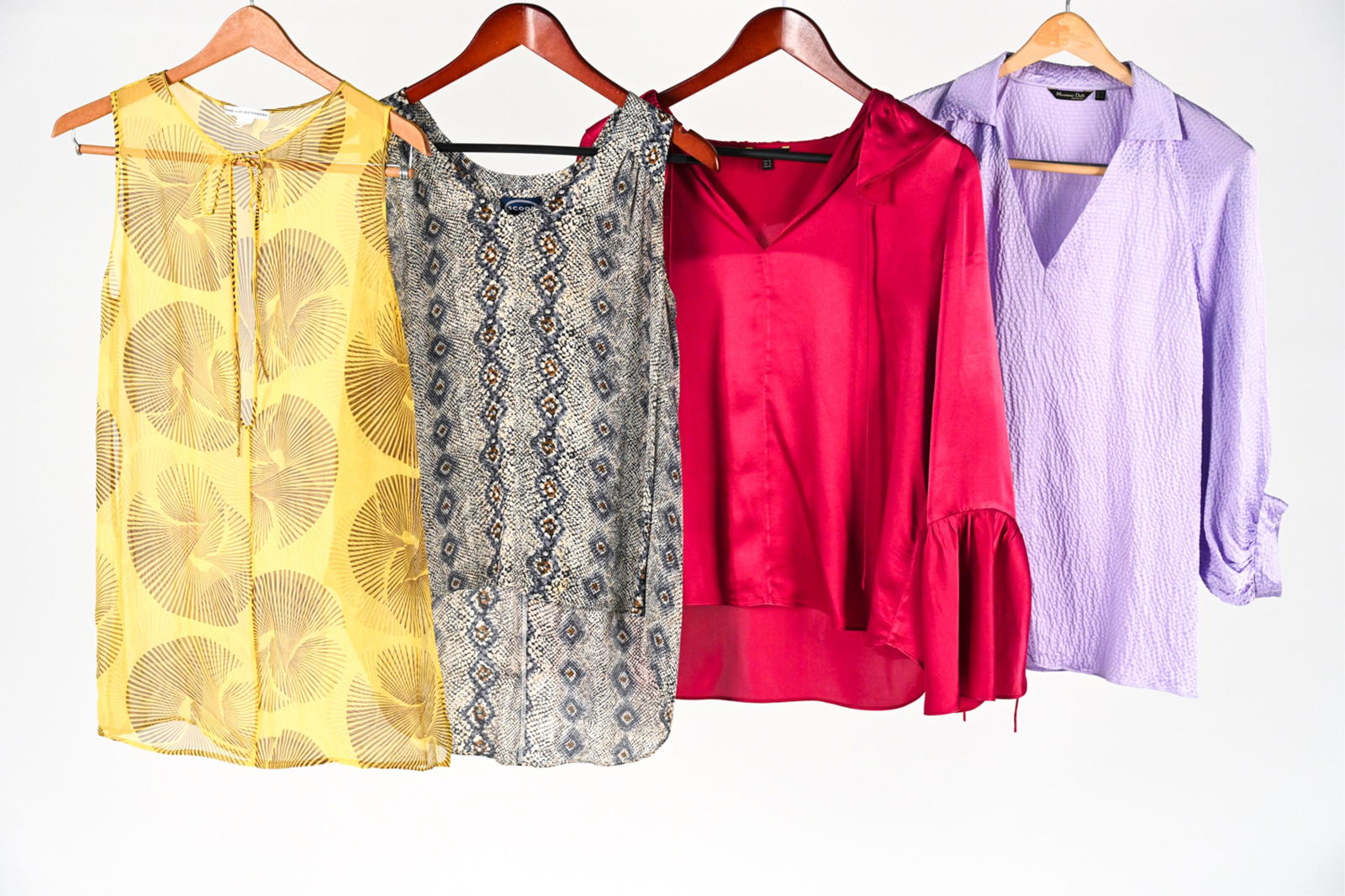 (4) DESIGNER SILK BLOUSES INCL. DVF & DUTTI, S/M (1 of 18)