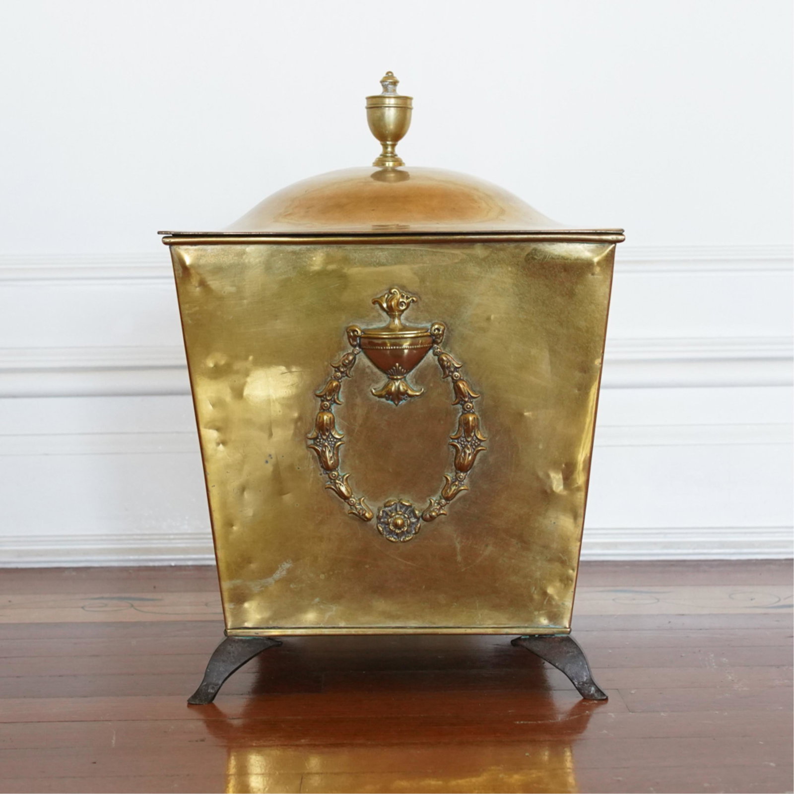 REGENCY STYLE BRASS COAL BUCKET (1 of 10)