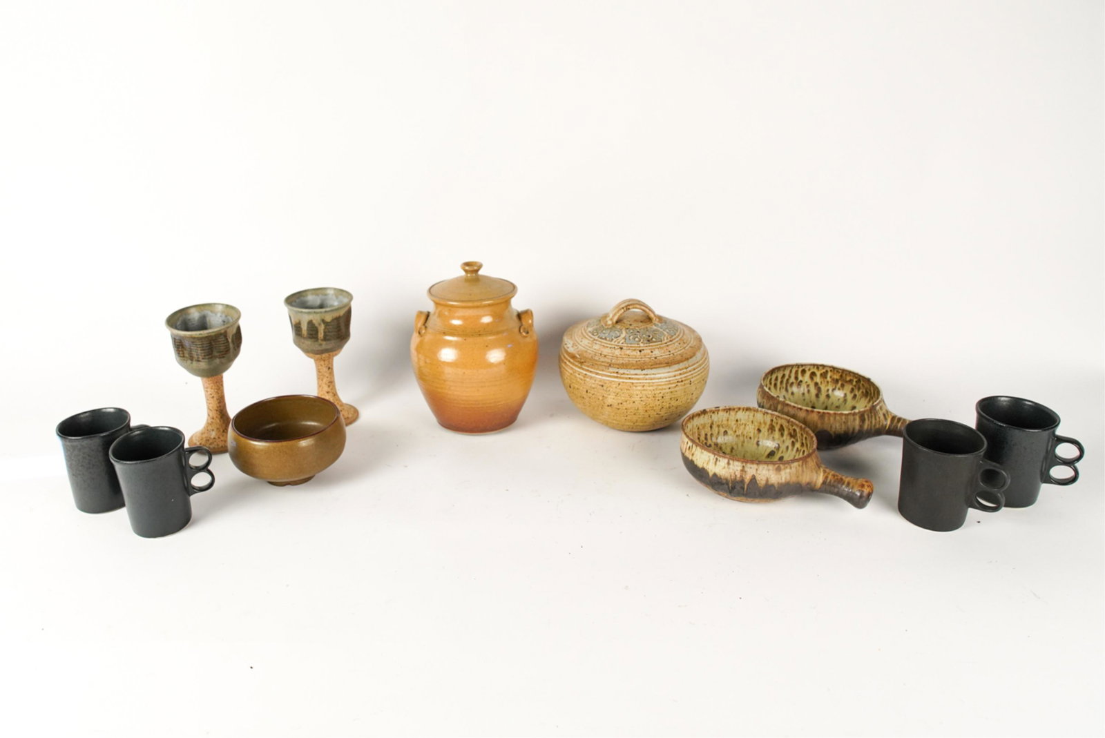 VINTAGE STUDIO CERAMICS INCL. BENNINGTON (1 of 20)