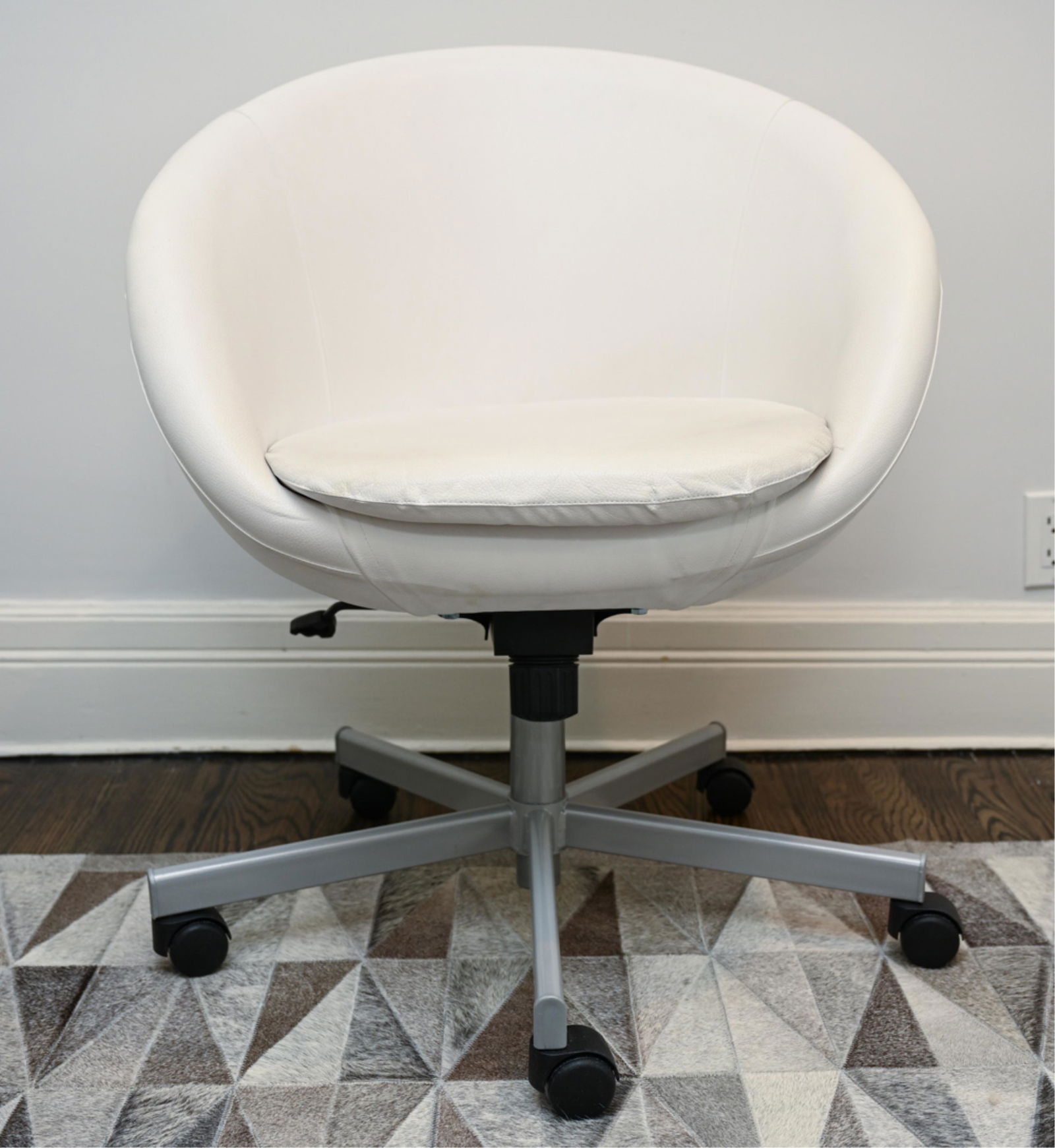 CONTEMPORARY FAUX LEATHER OFFICE CHAIR (1 of 11)