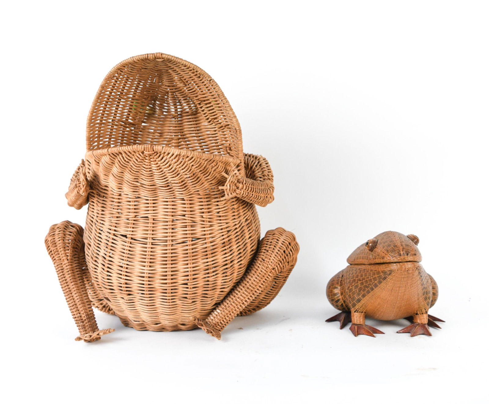 (2) VINTAGE WOVEN WICKER FROGS (1 of 13)