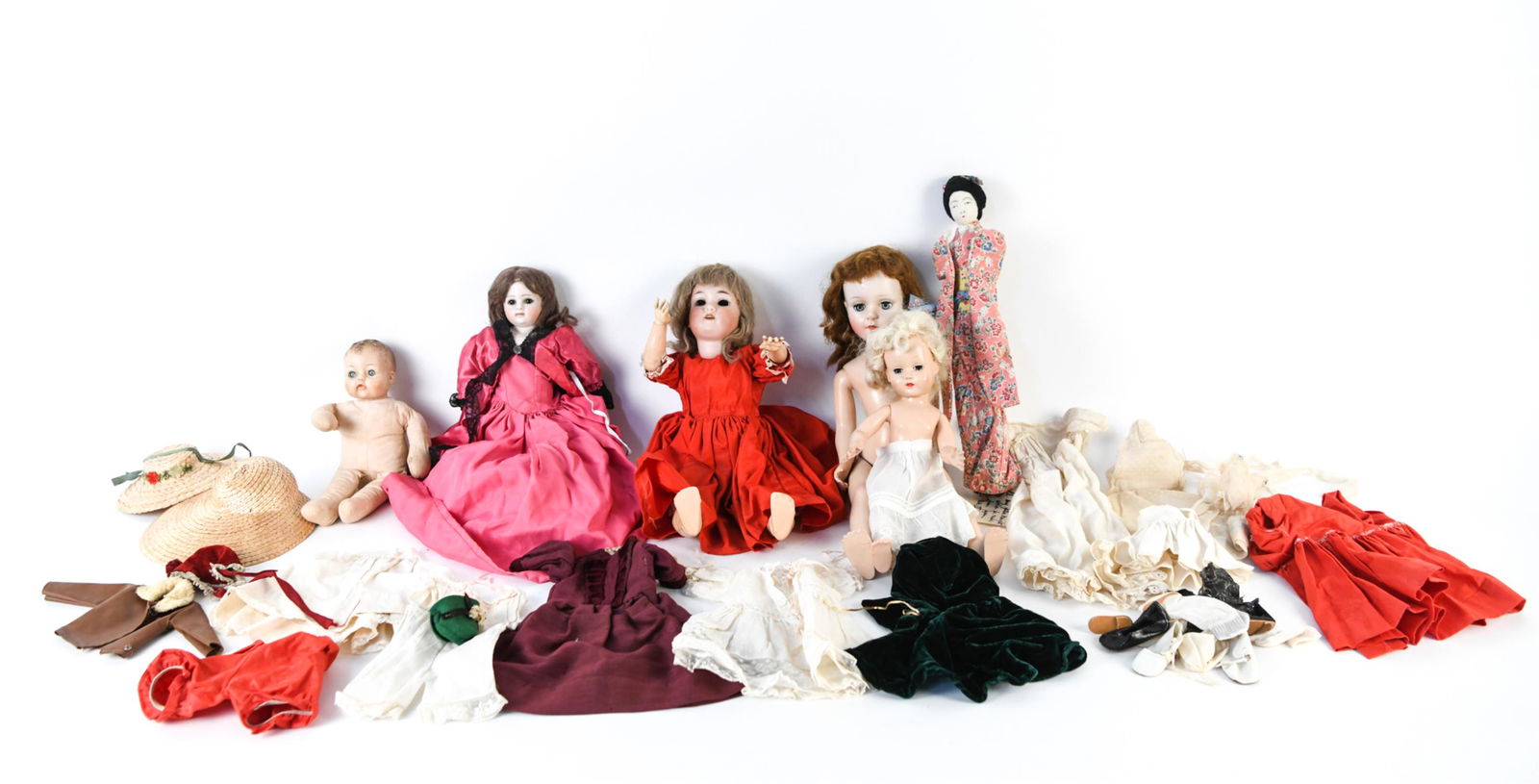 GROUPING OF DOLLS INCL. VINTAGE (1 of 12)