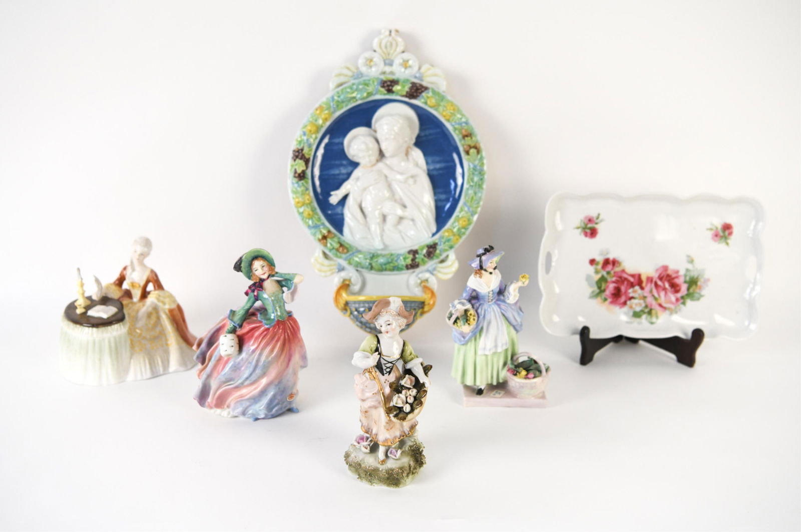GROUPING OF ANTIQUE & VINTAGE DECORATIVE PORCELAIN (1 of 19)