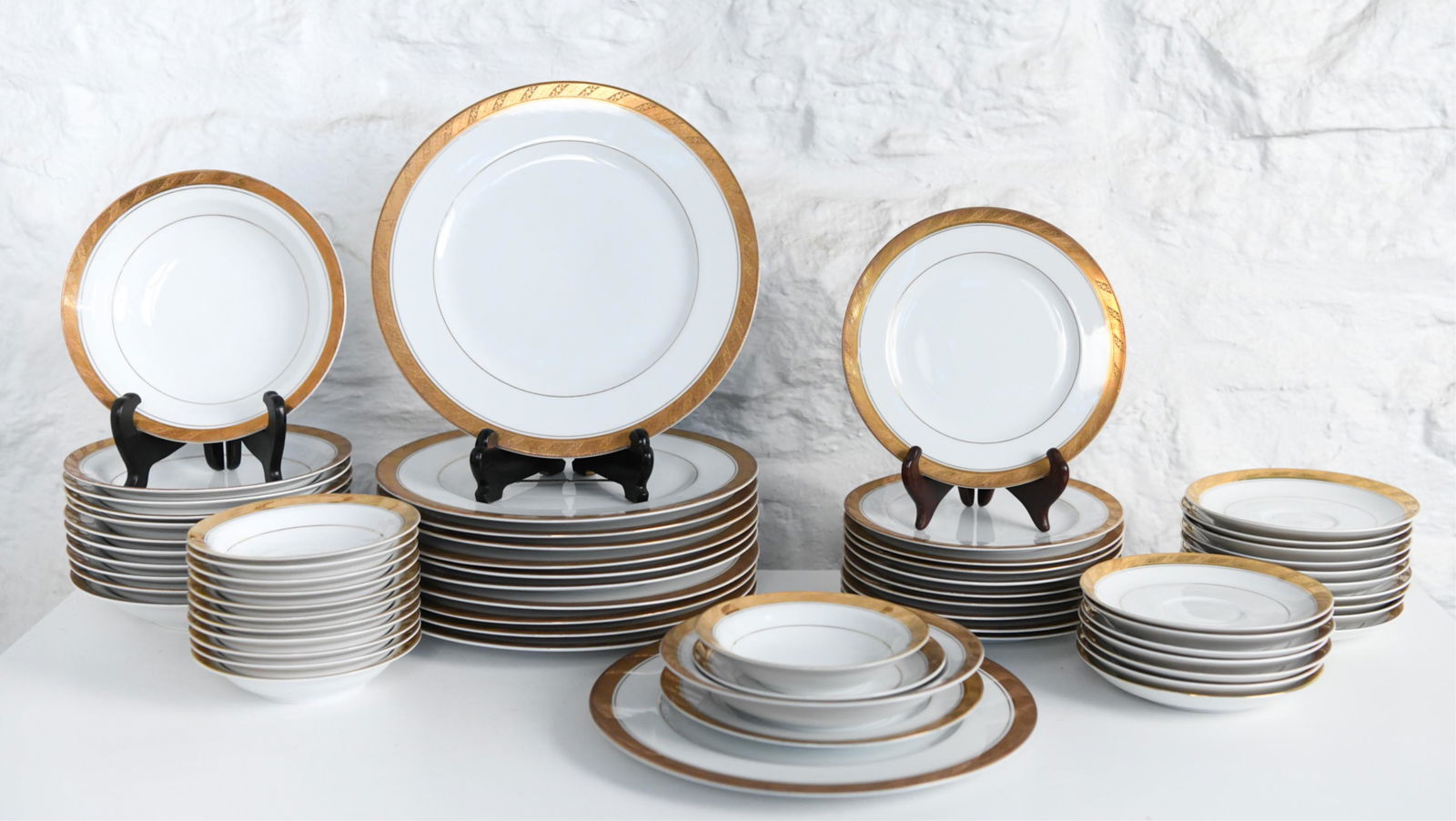 JAPANESE PORCELAIN SERVICE (1 of 12)