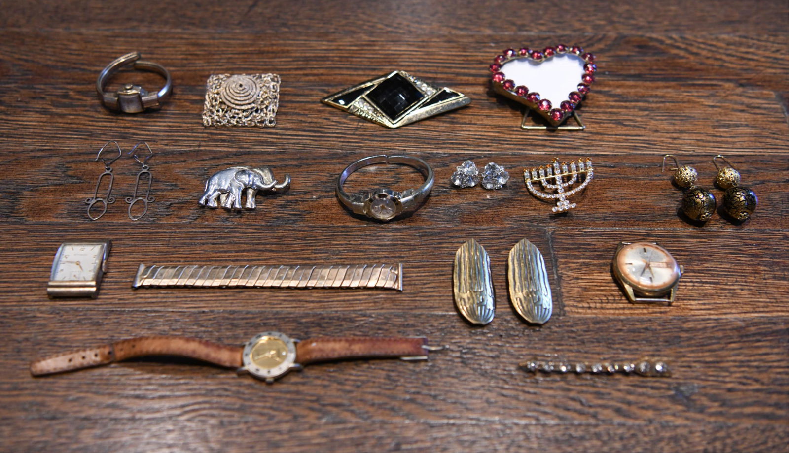 VINTAGE COSTUME JEWELRY & TRINKETS INCL. GUCCI (1 of 13)