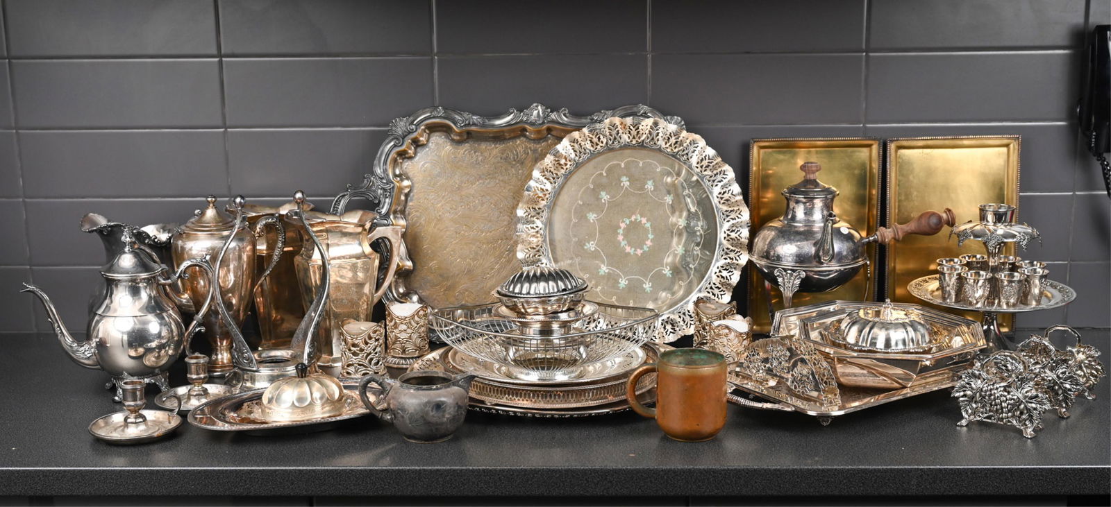 LARGE GROUPING OF SILVERPLATE (1 of 19)