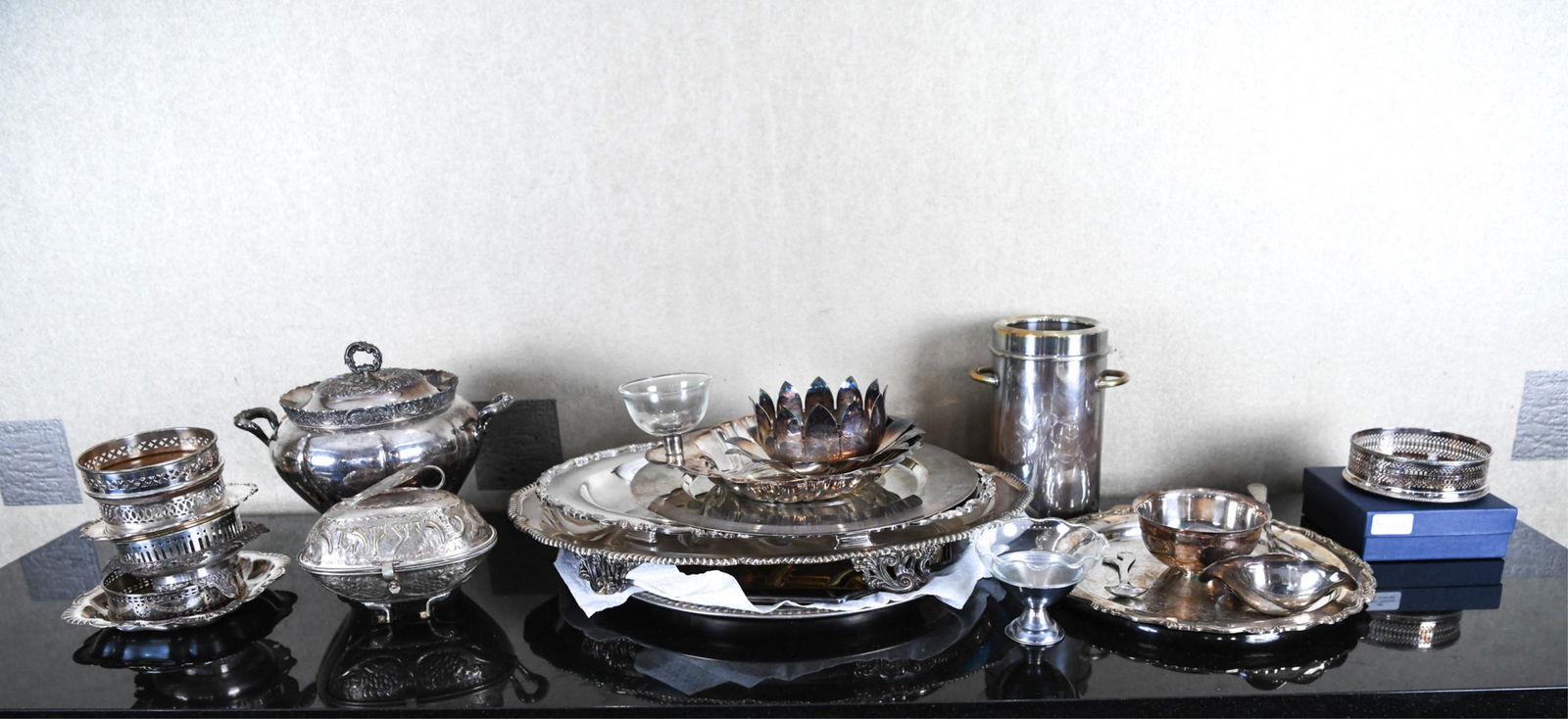 LARGE GROUPING OF SILVERPLATE (1 of 11)