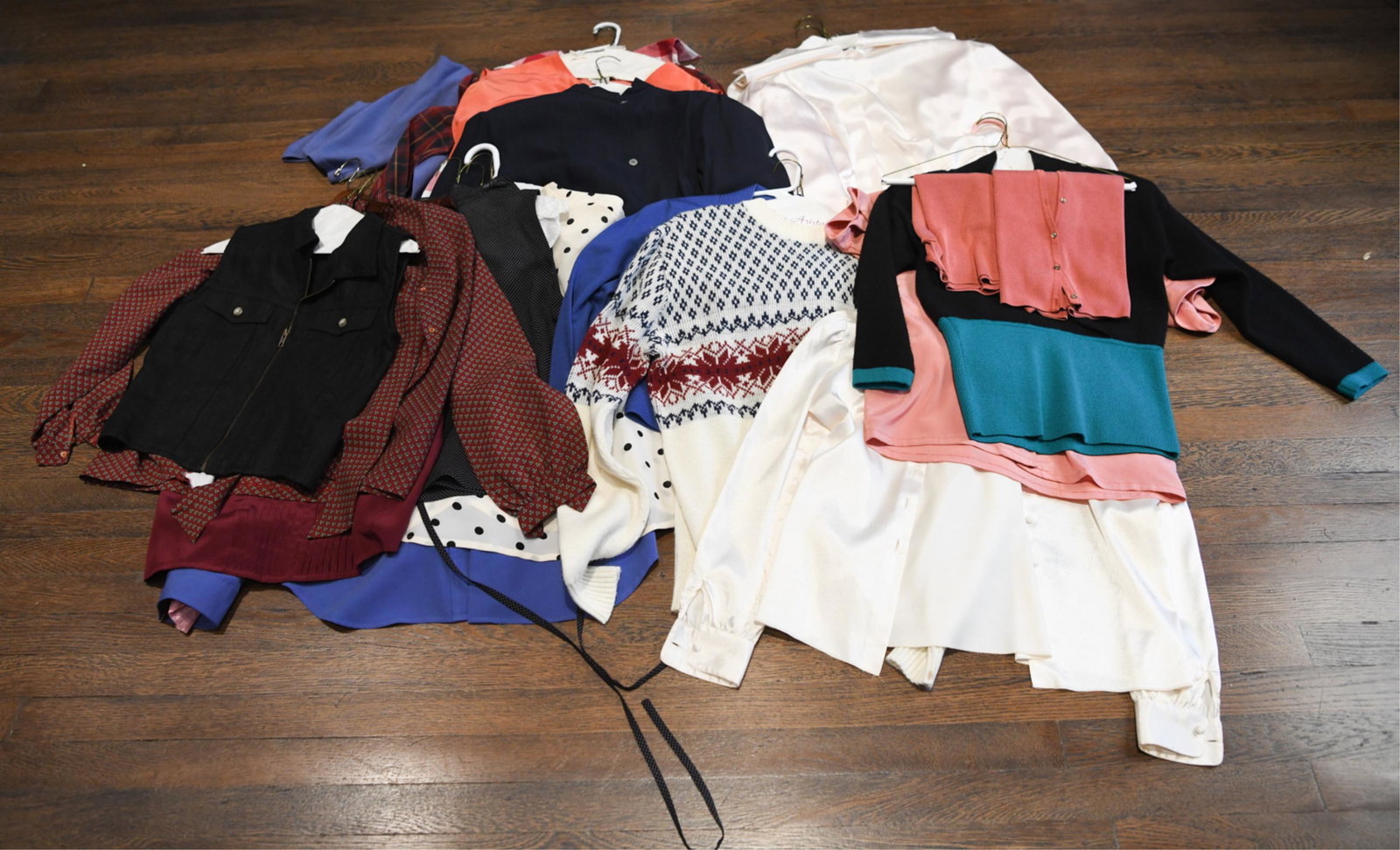 (25) VINTAGE & DESIGNER BLOUSES & SWEATERS (1 of 10)