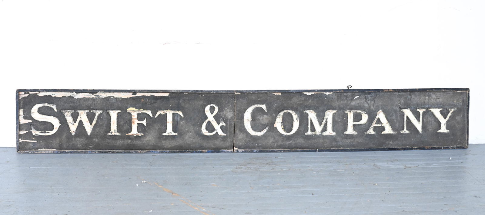 LARGE ANTIQUE ADVERTISING SIGN "SWIFT & COMPANY" (1 of 10)