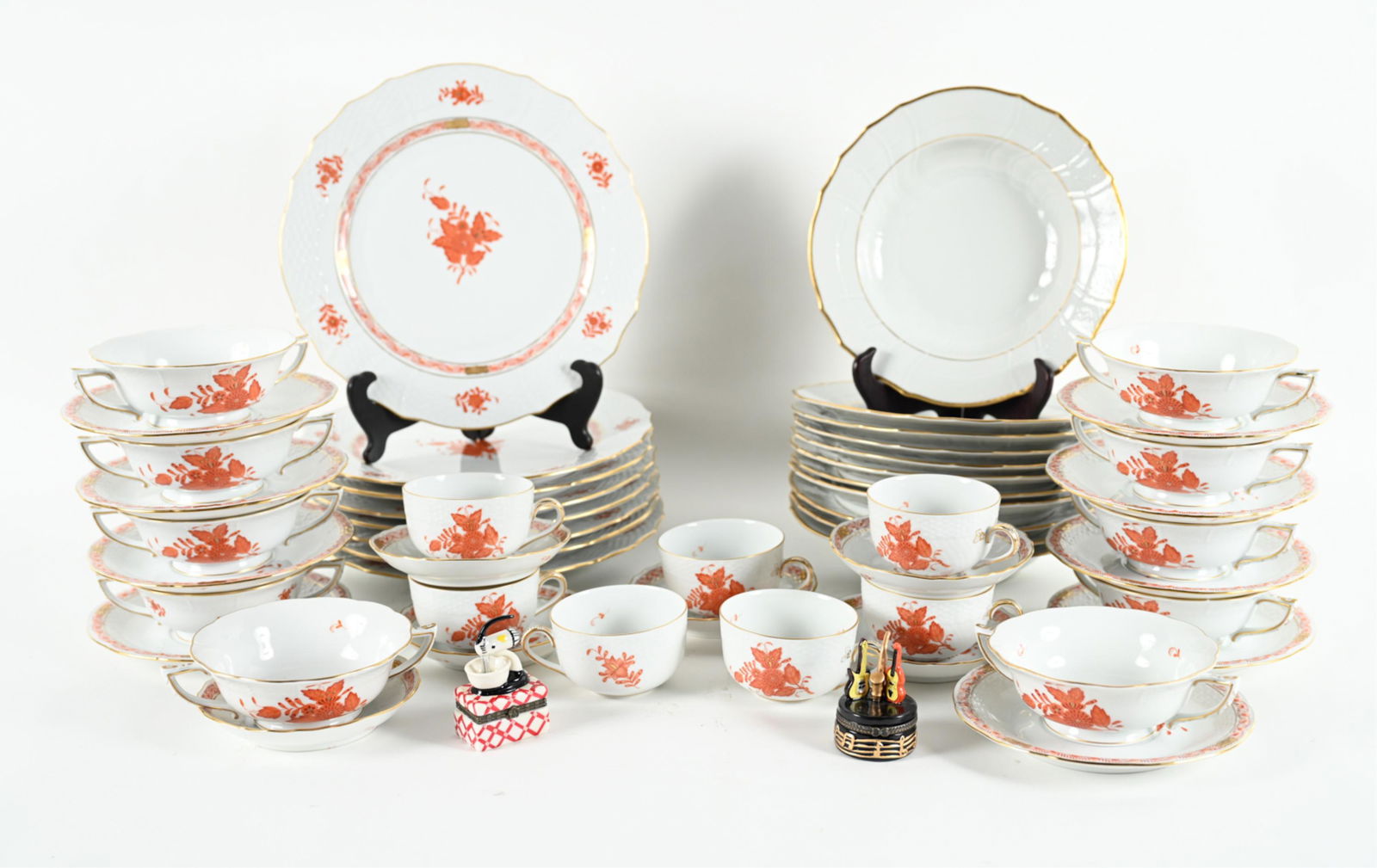 HEREND CHINESE BOUQUET PARTIAL DINNER SERVICE (1 of 17)